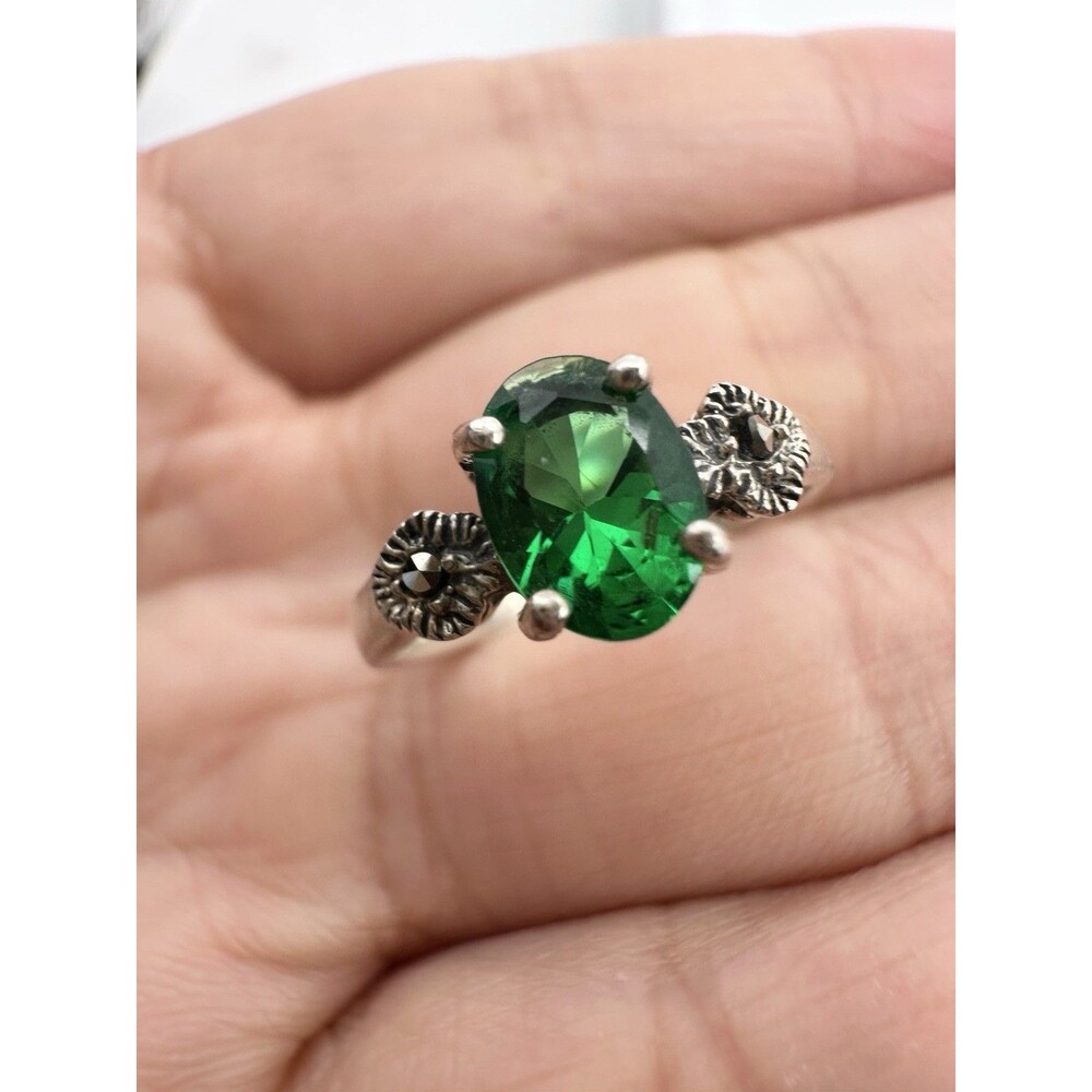 925 Sterling Silver Green Glass Marcasite Ring Size 4.75